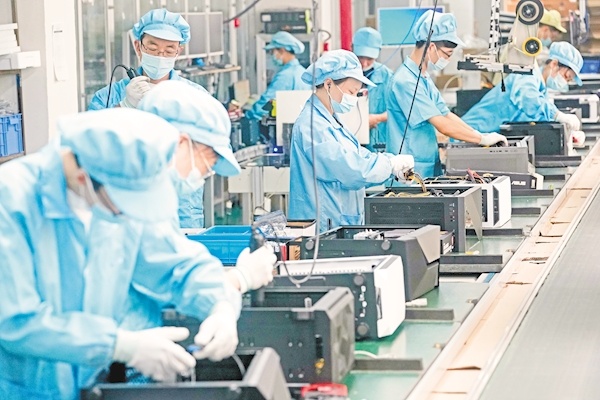 訂單激增 計(jì)算機(jī)行業(yè)加緊生產(chǎn)應(yīng)對需求